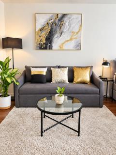 803 - Quiet Condo in City Centre - 8