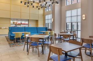 Hampton Inn & Suites Cincinnati / Uptown - University Area - 8
