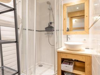 Studio confortable, balcon vue station, proche centre - 1