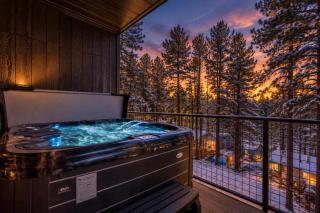 Le Cabin Noir Modern Alpine Retreat Spa BBQ - 9