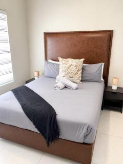 Large 3 Bedroom Apartment in Midrand, Waterfall City - More space than a hotel room - Ideal for families, groups and work trips - 17 Elizabeth - 4