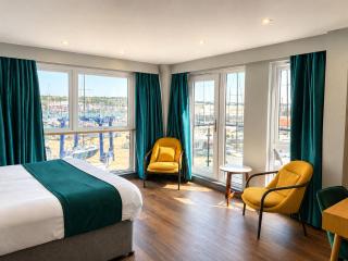 Pinnacle Suites Hotel - 0