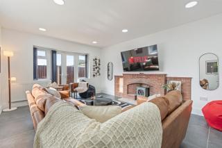 Spacious, Modern Home with LayZSpa&Parking - 0