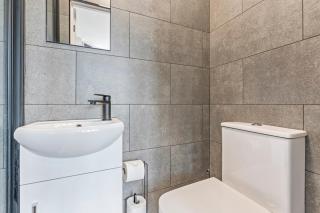 Spacious, Modern Home with LayZSpa&Parking - 7