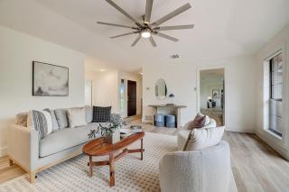 Dunlap Oasis, 5BD Luxury Ranch! Home Theater, 2 Kitchens, Near COTA & Airport - 1