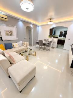 Los Corales 2BR Apartment with Pool - 5-Min Walk to Beach - 7