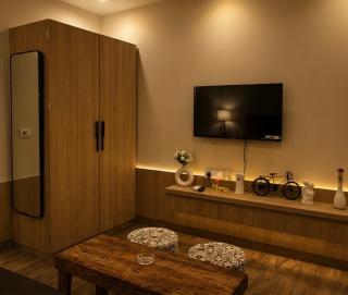 Studio Apartment Private Balcony Near Medanta - 9