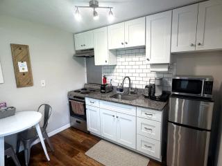 Bungalow near Universal, Disney, and Downtown Orlando - 1