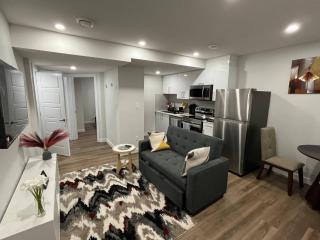 Cozy Retreat with Private Entrance in Edmonton - 0
