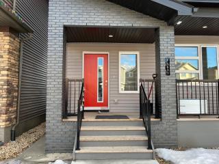 Cozy Retreat with Private Entrance in Edmonton - 9