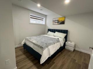 Cozy Retreat with Private Entrance in Edmonton - 8