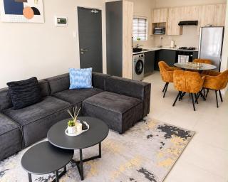 Large 3 Bedroom Apartment in Midrand, Waterfall City - More space than a hotel room - Ideal for families, groups and work trips - 17 Elizabeth - 0