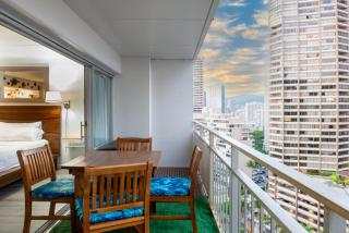 Waikiki Condo - FREE Parking, City View - 8