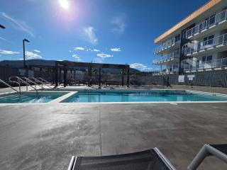 Relaxing Resort-Style Condo near the Lakeshore - 9
