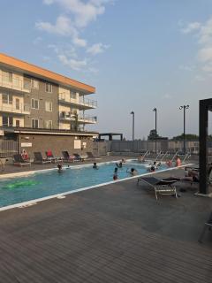 Relaxing Resort-Style Condo near the Lakeshore - 8