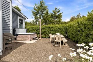 Creekside Cottage by Seabrook Hospitality - 9