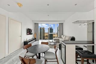 Waterfront One Bedroom - Amazing Canal Views - 8