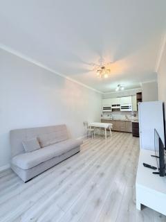 Expo Plaza Apartments - 3