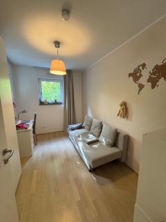 2BR Munich Apartment, Direct Train to Oktoberfest - 5