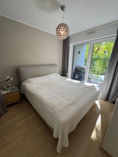 2BR Munich Apartment, Direct Train to Oktoberfest - 7