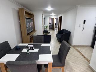 Cómodo apartamento 2do piso a pasos del estadio - 6