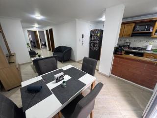 Cómodo apartamento 2do piso a pasos del estadio - 5