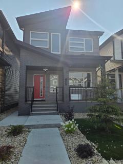 Spacious Family House in Edmonton - Perfect for a Comfortable Stay - 7