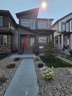 Spacious Family House in Edmonton - Perfect for a Comfortable Stay - 3
