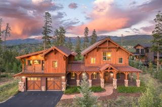 Downtown WP Mountain Home I Great Views I Private Hot Tub I Activity Program - 0