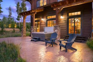 Downtown WP Mountain Home I Great Views I Private Hot Tub I Activity Program - 2