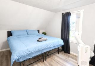 Pet-Friendly 5BR Home Monthly Niagara Falls Stay - 4