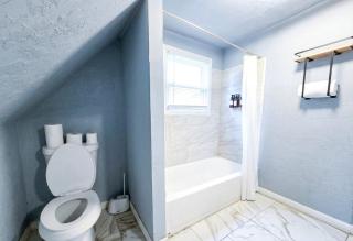 Pet-Friendly 5BR Home Monthly Niagara Falls Stay - 6