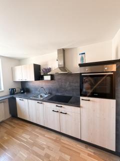 3 Bedroom Central Premium Apartment - Free Parking - 3