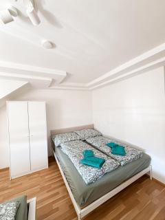 3 Bedroom Central Premium Apartment - Free Parking - 2
