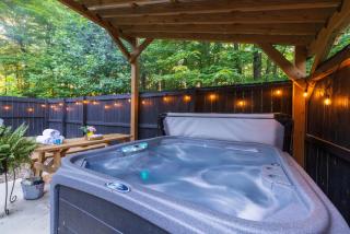 Woodland Twin Ponds Cabin - 2