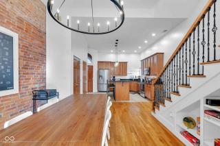 Gorgeous historic townhome steps away from DT - 7