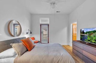 Gorgeous historic townhome steps away from DT - 5