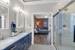 Gorgeous historic townhome steps away from DT - 1
