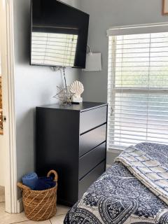 Large Master Queen Suite by Hard rock stadium and casino - 5