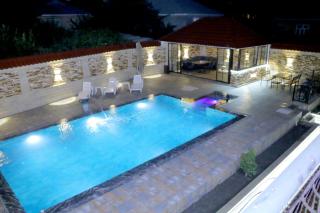 Royal Mountain Forest Villa - 1