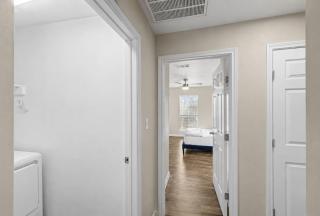 Modern Addison Escape, Corner Suite - 3