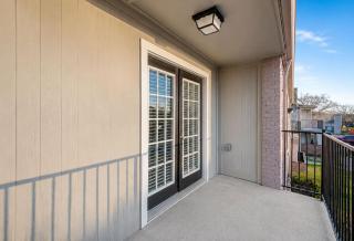 Modern Addison Escape, Corner Suite - 2