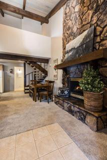 Pine Top Loft - Walk to Lifts Ski Locker Deck - 3