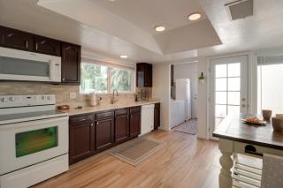 Extended Stay Gem: Tucson Townhome, Pool + Tennis - 1