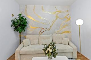 Modern 1BR terrace stay near U1 metro - 0