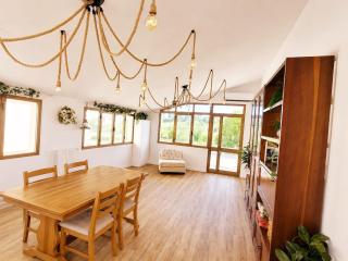Lupin House, large air-conditioned veranda and Wi-Fi - 0