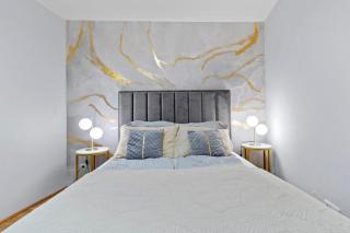 Modern 1BR terrace stay near U1 metro - 6