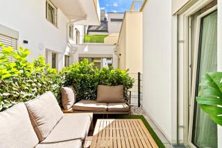 Modern 1BR terrace stay near U1 metro - 5
