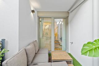Modern 1BR terrace stay near U1 metro - 4