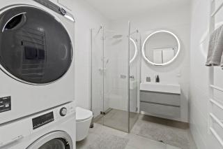 1BR balcony stay near U1 metro and Donau Zentrum - 8